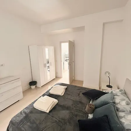 Alloggio in famiglia Double With Private Bathroom In Shared Roma