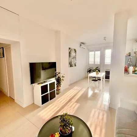 Double With Private Bathroom In Shared Ρώμη