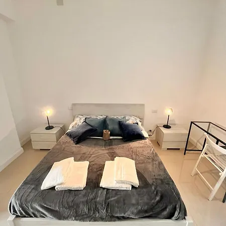 Double With Private Bathroom In Shared Δωμάτια σε οικογενειακή κατοικία Ρώμη